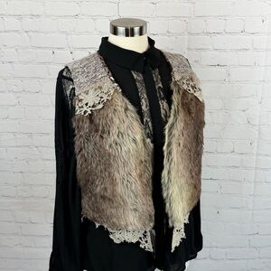 Gimmicks by BKE Vest Faux Fur Crochet Lace Satin-Lined XL Western Raver Boho